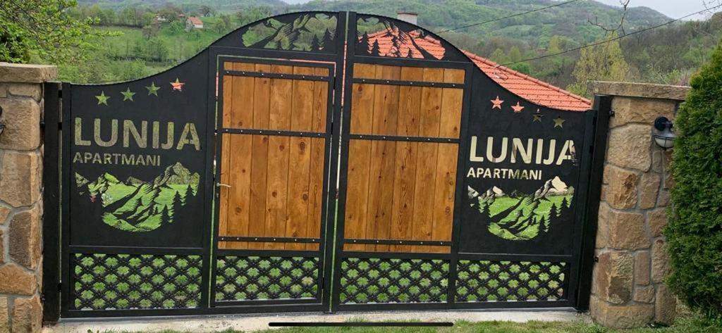 Apartmani Lunija Горни Милановац Екстериор снимка