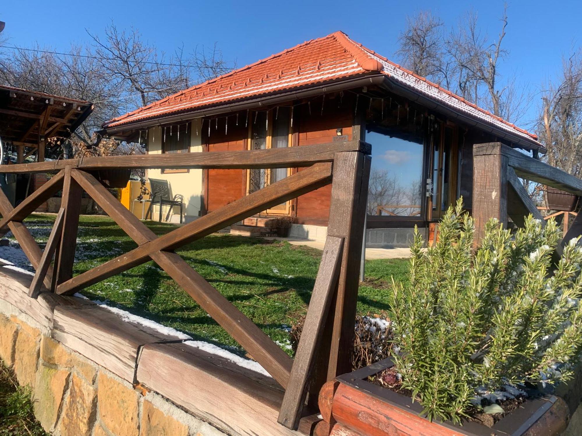 Apartmani Lunija Горни Милановац Екстериор снимка